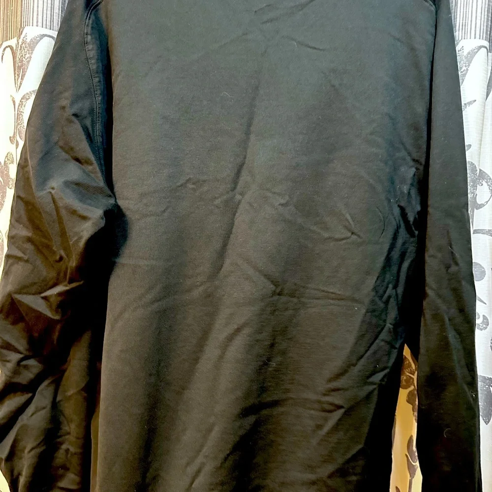 EUC Uniqlo Crewneck Black Sweater Solid Knit Size L‎